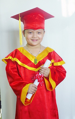 áo lễ phục tốt nghiệp tiểu học
